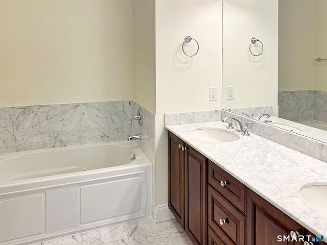 16 Hayestown Road A403, Danbury, CT 06811