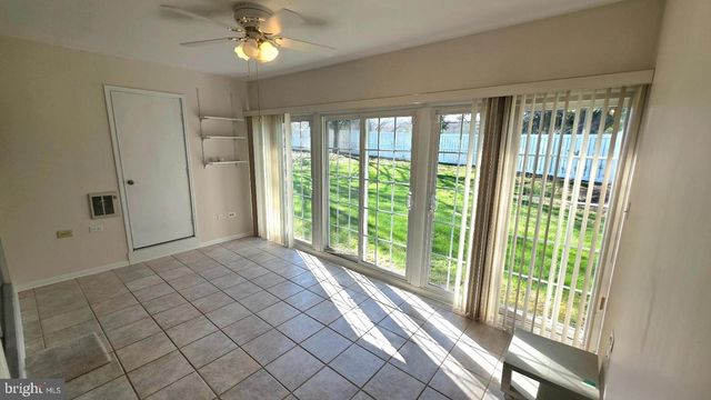 1447 THORNWOOD DR, Mount Laurel, NJ 08054