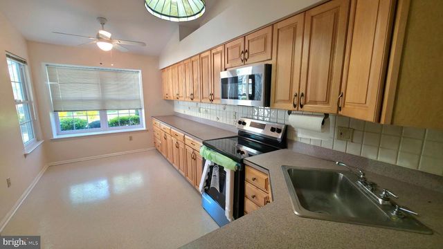 1447 THORNWOOD DR, Mount Laurel, NJ 08054