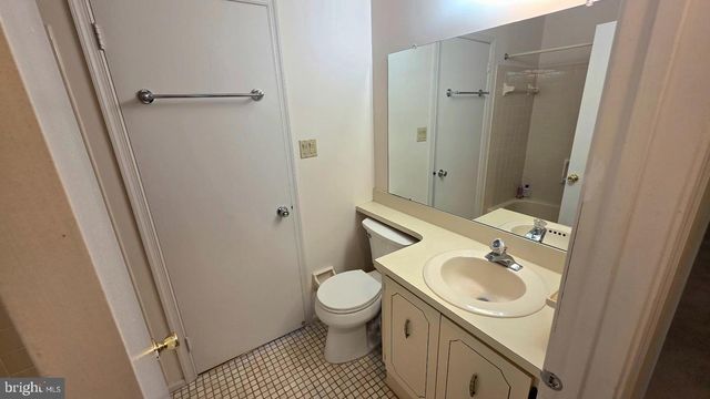 1447 THORNWOOD DR, Mount Laurel, NJ 08054