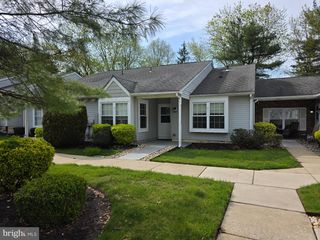 1447 THORNWOOD DR, Mount Laurel, NJ 08054