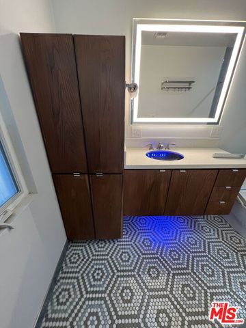 6484 Wynkoop Street, Los Angeles, CA 90045