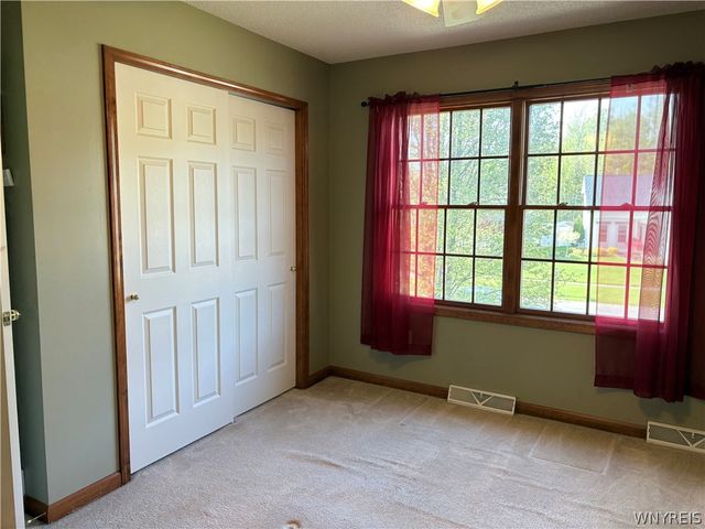 2314 Winterberry Drive, Hamburg, NY 14085
