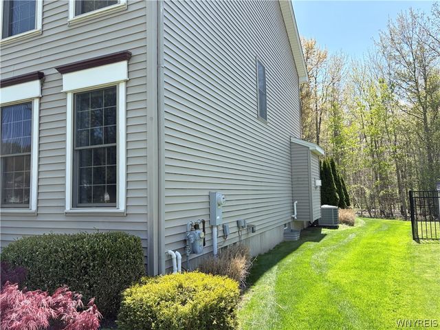 2314 Winterberry Drive, Hamburg, NY 14085