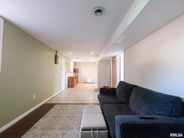 3919 W VIRDEN Drive, Peoria, IL 61615