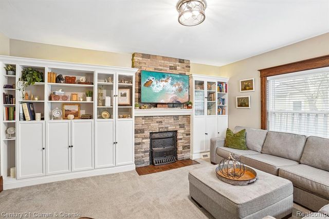 319 E Commerce Street, Milford, MI 48381