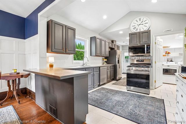 319 E Commerce Street, Milford, MI 48381