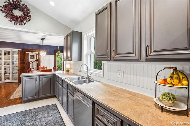 319 E Commerce Street, Milford, MI 48381
