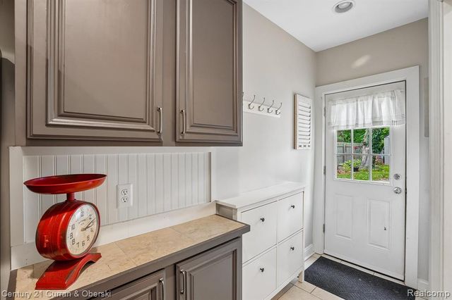 319 E Commerce Street, Milford, MI 48381