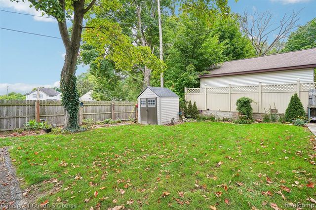 319 E Commerce Street, Milford, MI 48381