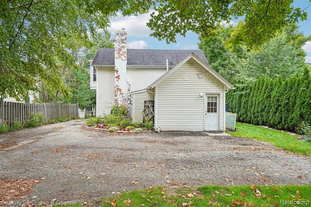 319 E Commerce Street, Milford, MI 48381