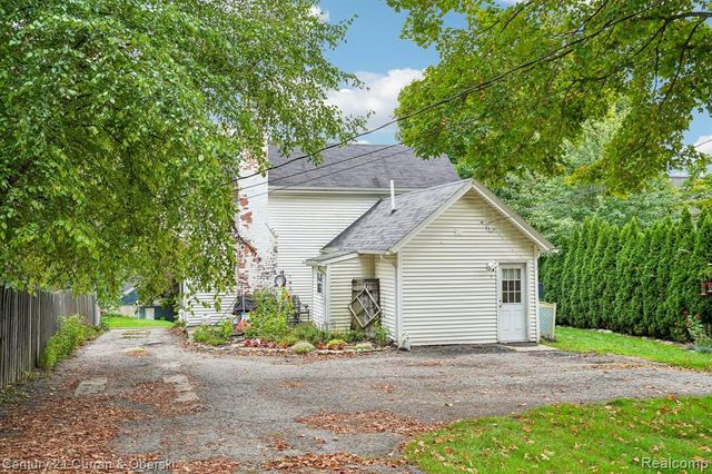 319 E Commerce Street, Milford, MI 48381