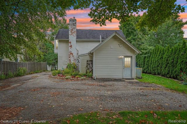 319 E Commerce Street, Milford, MI 48381