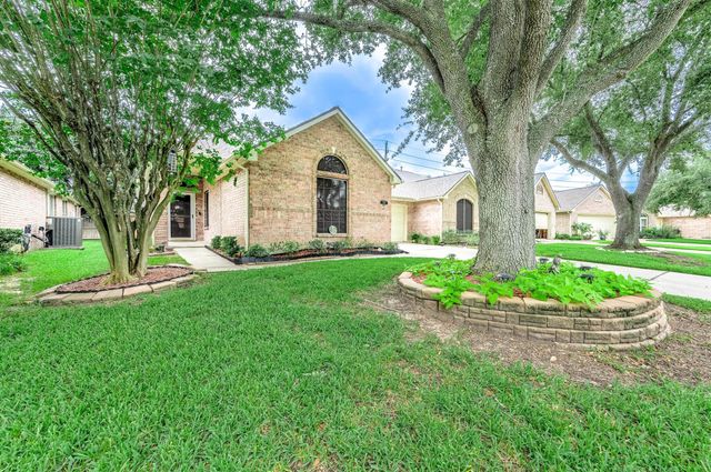739 Apple Blossom Drive, Pearland, TX 77584