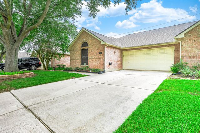 739 Apple Blossom Drive, Pearland, TX 77584