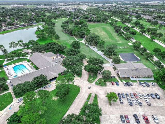 739 Apple Blossom Drive, Pearland, TX 77584