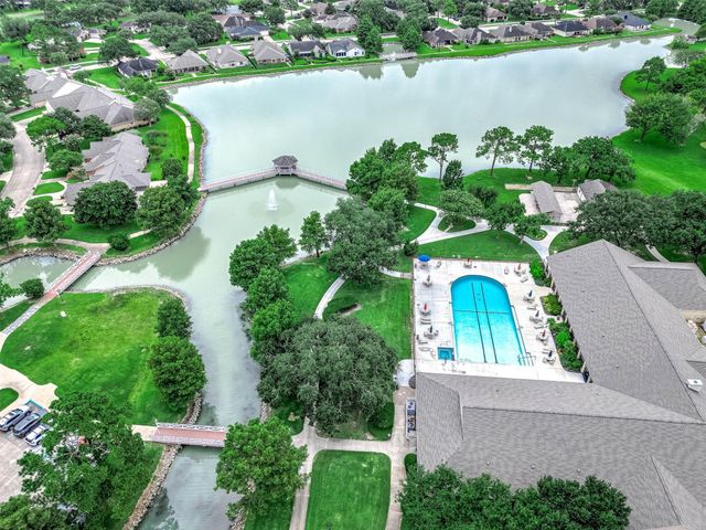 739 Apple Blossom Drive, Pearland, TX 77584