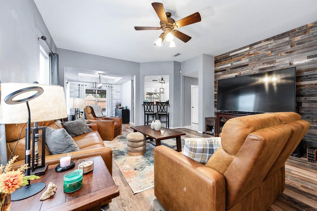 739 Apple Blossom Drive, Pearland, TX 77584