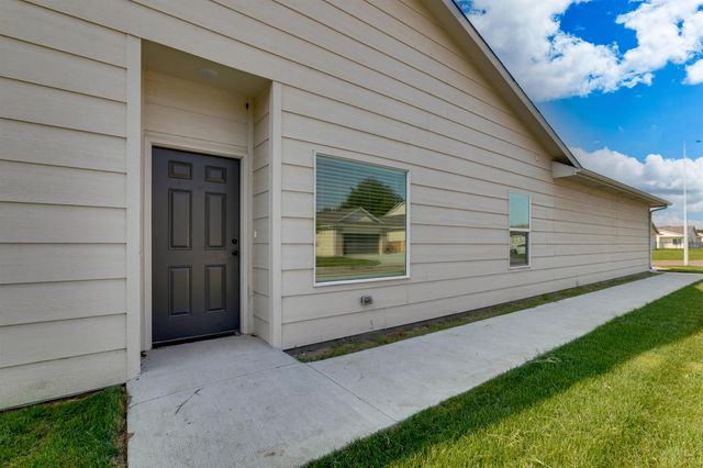 4457-4459 N Sandplum St, Wichita, KS 67205