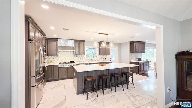 240 E Clinton Avenue, Tenafly, NJ 07670