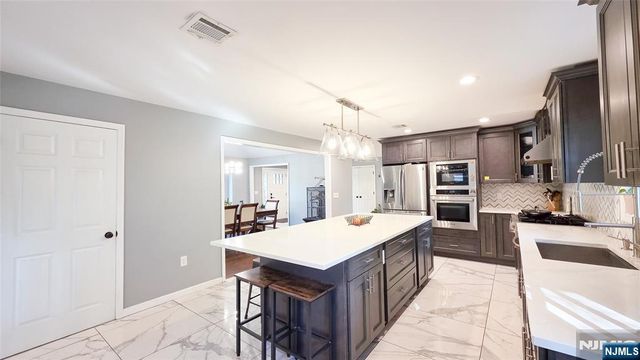 240 E Clinton Avenue, Tenafly, NJ 07670