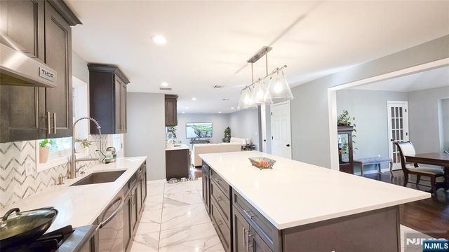 240 E Clinton Avenue, Tenafly, NJ 07670
