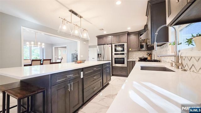 240 E Clinton Avenue, Tenafly, NJ 07670