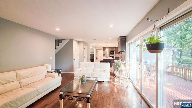 240 E Clinton Avenue, Tenafly, NJ 07670