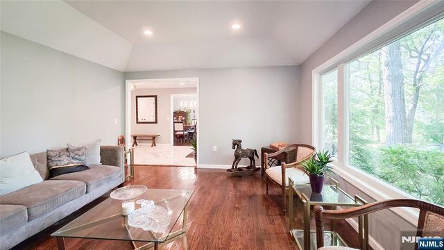 240 E Clinton Avenue, Tenafly, NJ 07670