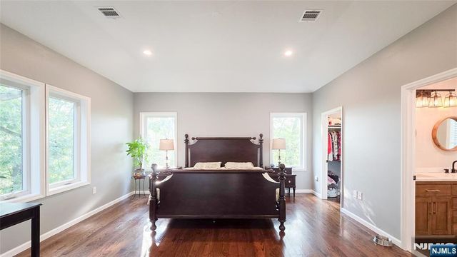 240 E Clinton Avenue, Tenafly, NJ 07670
