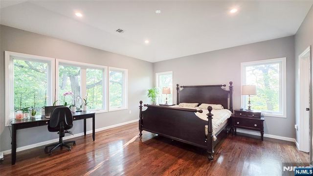 240 E Clinton Avenue, Tenafly, NJ 07670