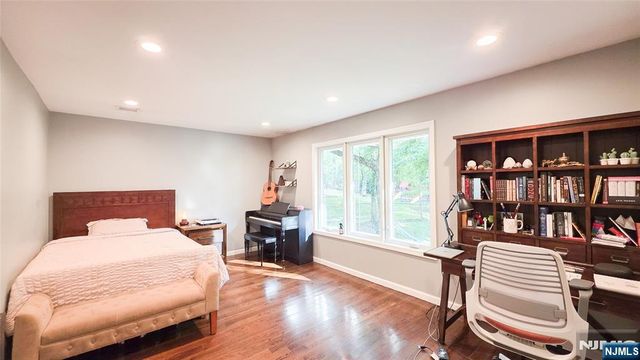 240 E Clinton Avenue, Tenafly, NJ 07670