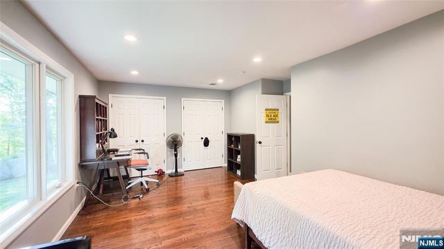 240 E Clinton Avenue, Tenafly, NJ 07670