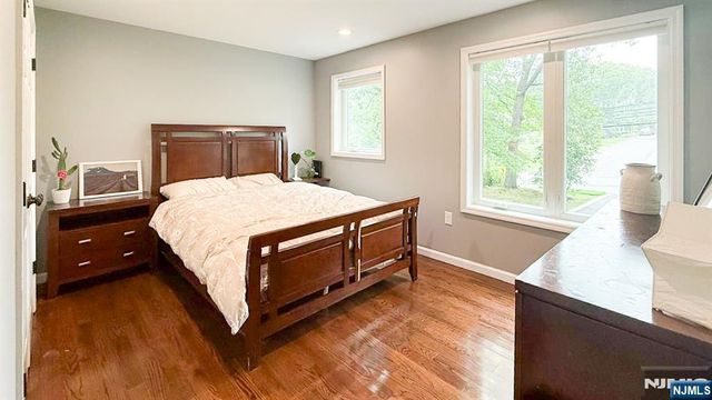 240 E Clinton Avenue, Tenafly, NJ 07670