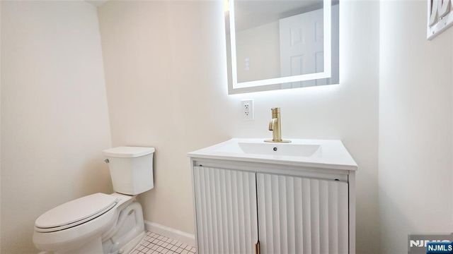240 E Clinton Avenue, Tenafly, NJ 07670