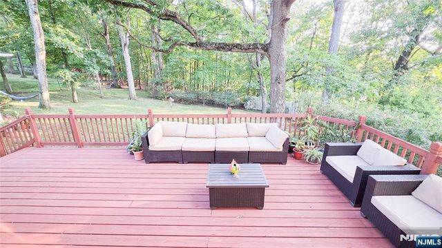 240 E Clinton Avenue, Tenafly, NJ 07670