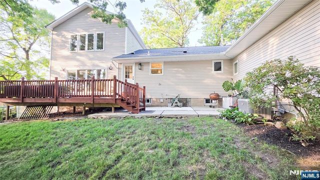 240 E Clinton Avenue, Tenafly, NJ 07670