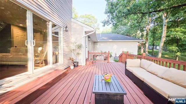 240 E Clinton Avenue, Tenafly, NJ 07670