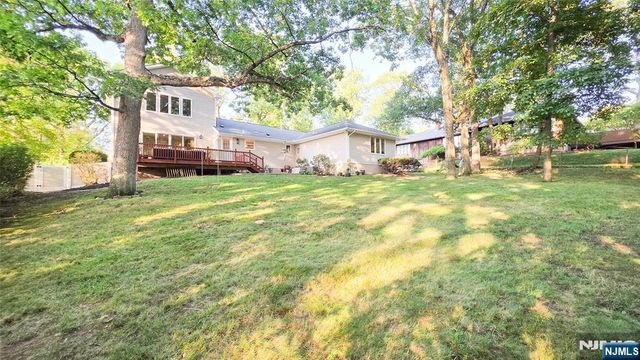 240 E Clinton Avenue, Tenafly, NJ 07670