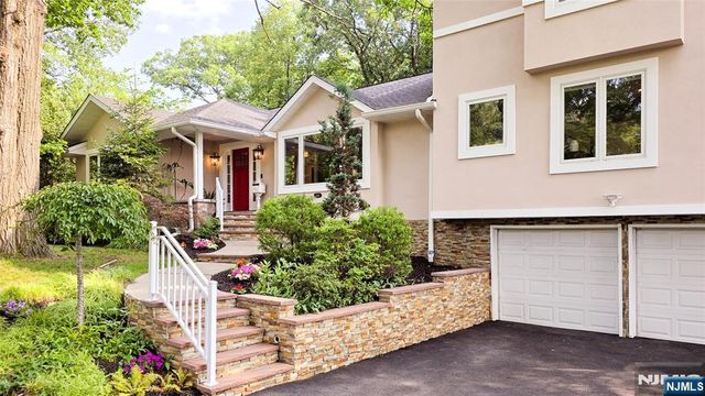 240 E Clinton Avenue, Tenafly, NJ 07670