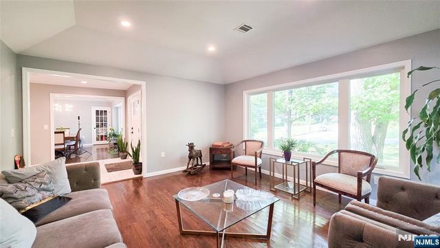 240 E Clinton Avenue, Tenafly, NJ 07670