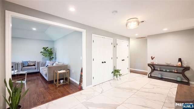 240 E Clinton Avenue, Tenafly, NJ 07670