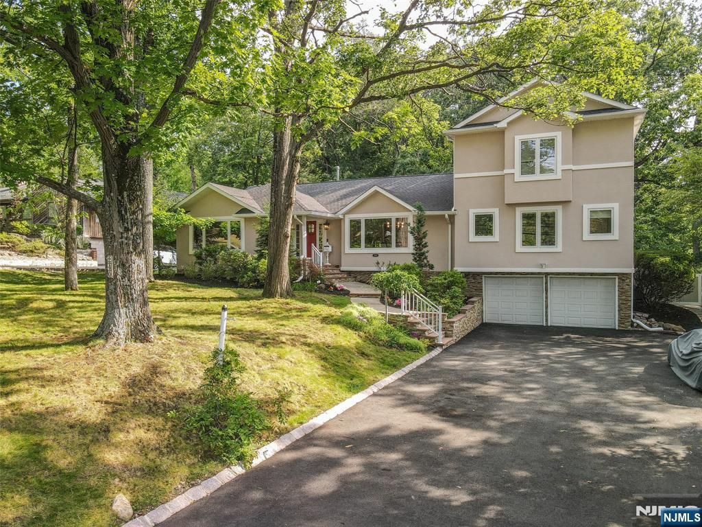 240 E Clinton Avenue, Tenafly, NJ 07670