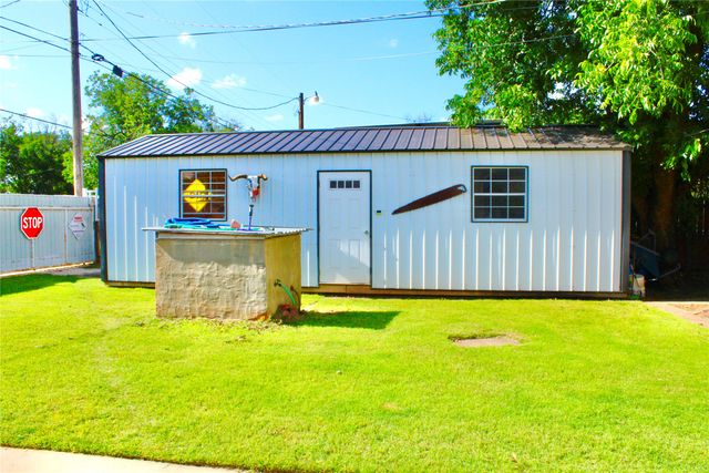 412 Locust Street, Merkel, TX 79536