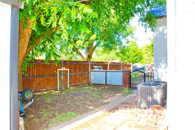 412 Locust Street, Merkel, TX 79536