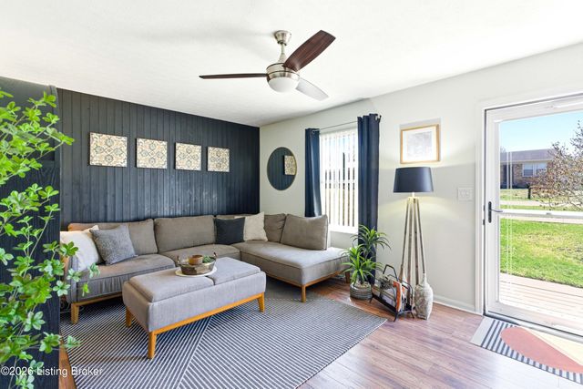 6109 Kirkwood Ct, Louisville, KY 40229