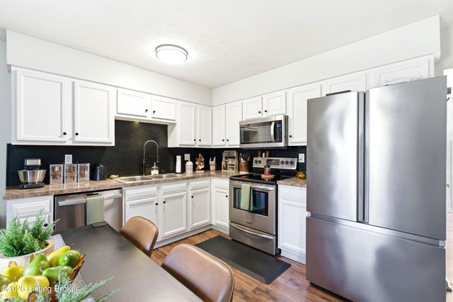 6109 Kirkwood Ct, Louisville, KY 40229