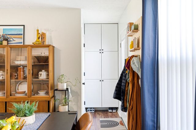 6109 Kirkwood Ct, Louisville, KY 40229