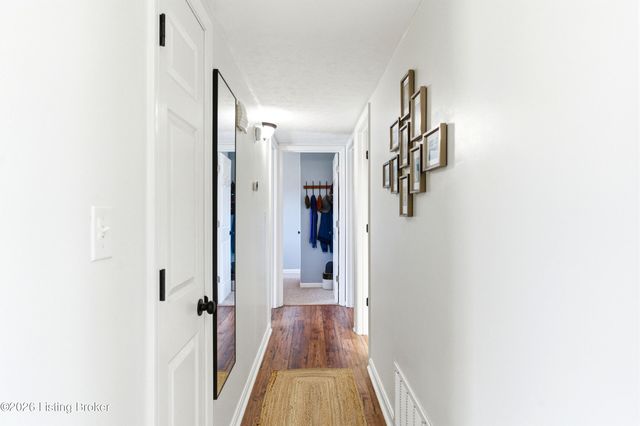 6109 Kirkwood Ct, Louisville, KY 40229