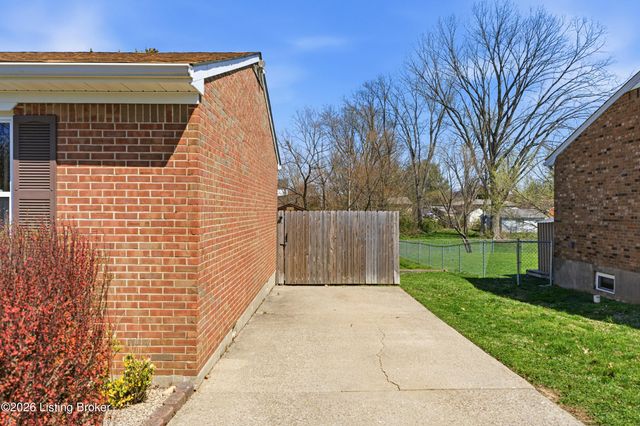 6109 Kirkwood Ct, Louisville, KY 40229